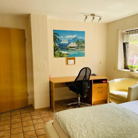 Mit Bad Und Kueche In Seenaehe Pansiyon Zulpich